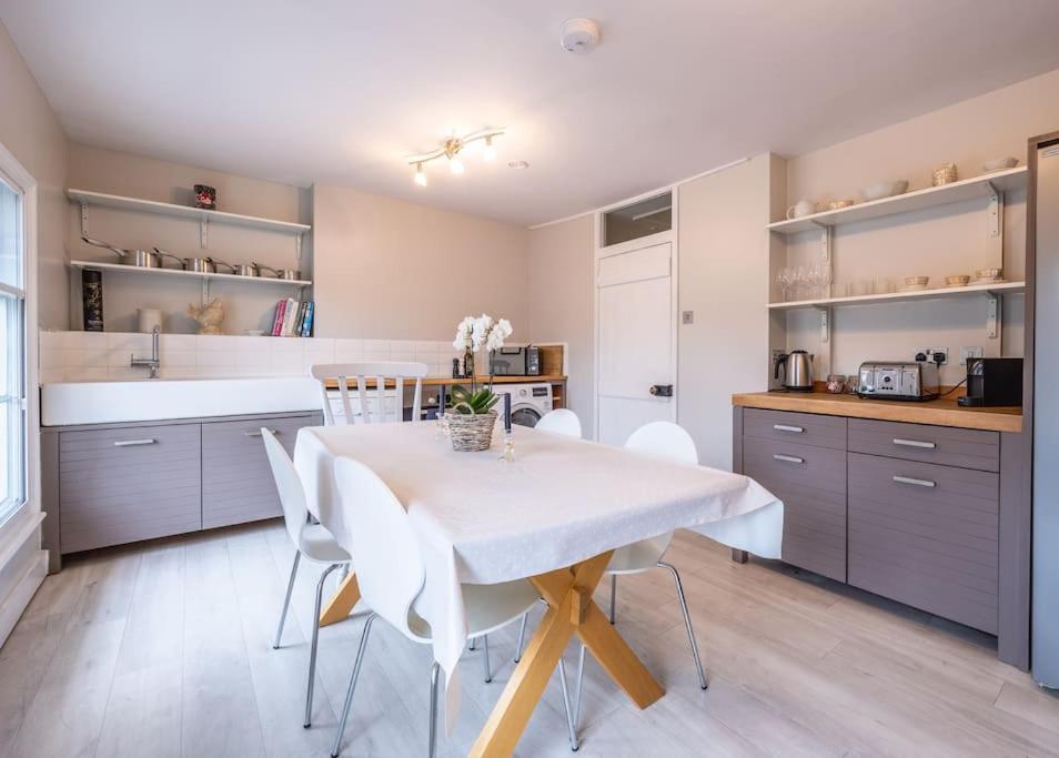 Beautiful & Spacious Retreat In Winchester Exteriör bild
